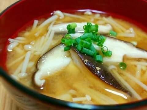 タップリえのきと椎茸のお味噌汁